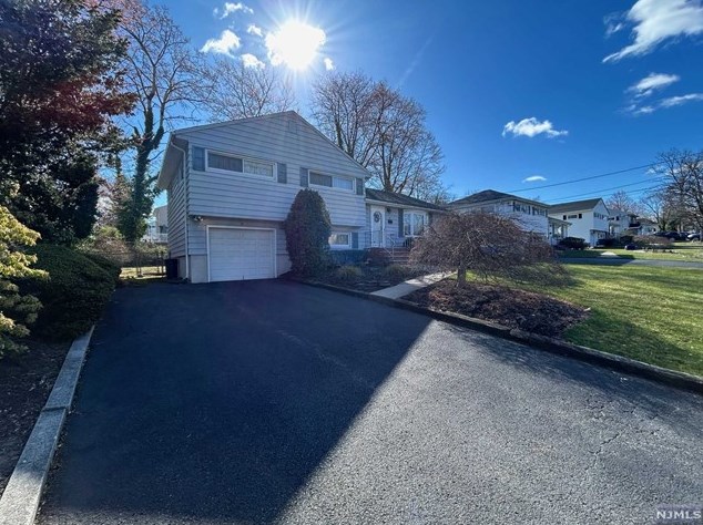 21 Valley Brook Dr, Emerson, NJ 07630