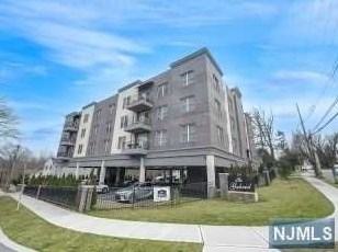 227 Teaneck Rd #303, Teaneck, NJ 07666