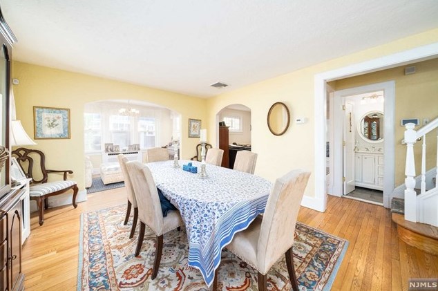 881 Bogert Rd, River Edge, NJ 07661-2303