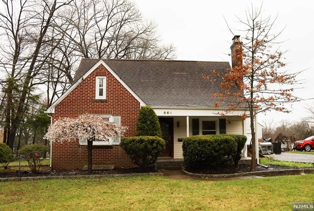 664 Harristown Rd, Ridgewood, NJ 07452