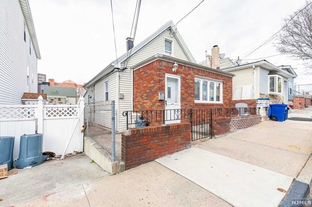6211 Newkirk Ave, North Bergen, NJ 07047