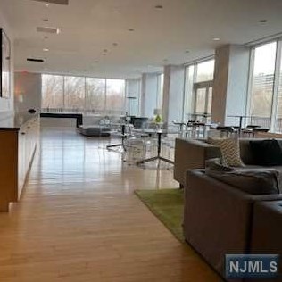 800 12th St #209, Palisades Park, NJ 07650