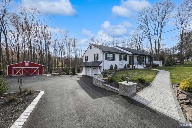 53 Pulis Ave, Franklin Lakes, NJ 07417-2709