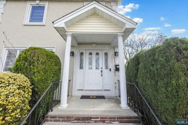 653 Princeton St, N Milford NJ  07646-2066 exterior