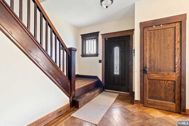 90 Elizabeth Ave, Elmwood Park, NJ 07407-3021