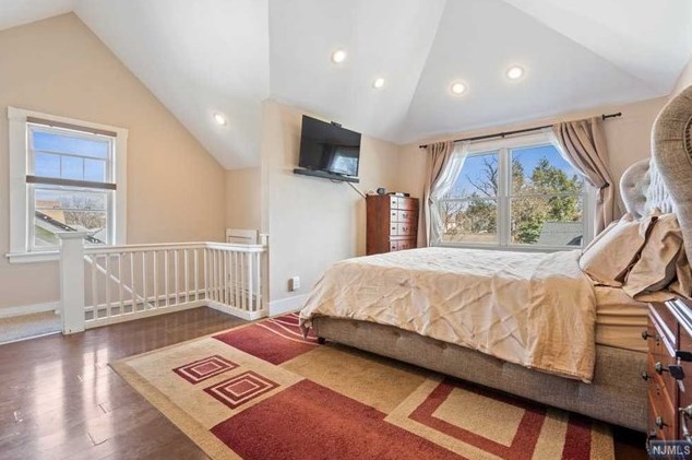 90 Elizabeth Ave, Elmwood Park NJ  07407-3021 exterior