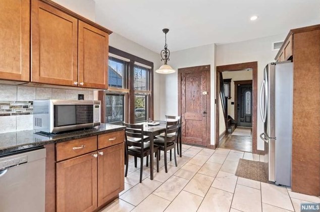 90 Elizabeth Ave, Elmwood Park NJ  07407-3021 exterior