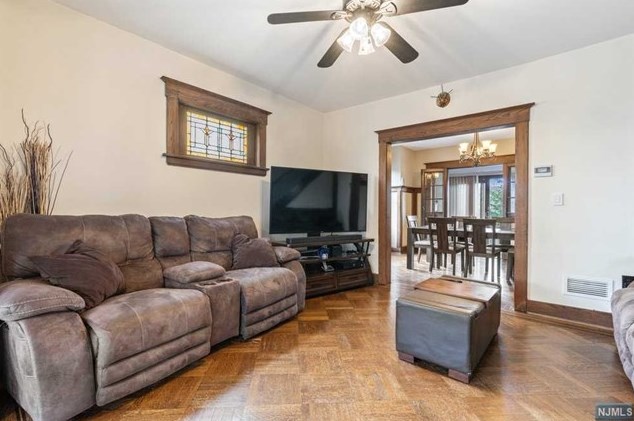 90 Elizabeth Ave, Elmwood Park NJ  07407-3021 exterior