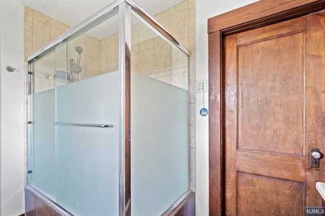 90 Elizabeth Ave, Elmwood Park NJ  07407-3021 exterior