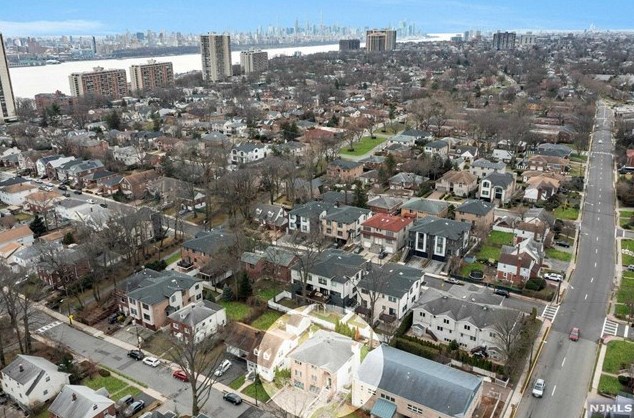 304 Tom Hunter Rd, West Fort Lee, NJ 07024