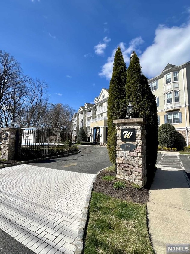 175 Rochelle Ave #207, Rochelle Park, NJ 07662