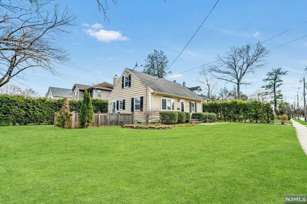 331 N Pleasant Ave, Ridgewood, NJ 07450