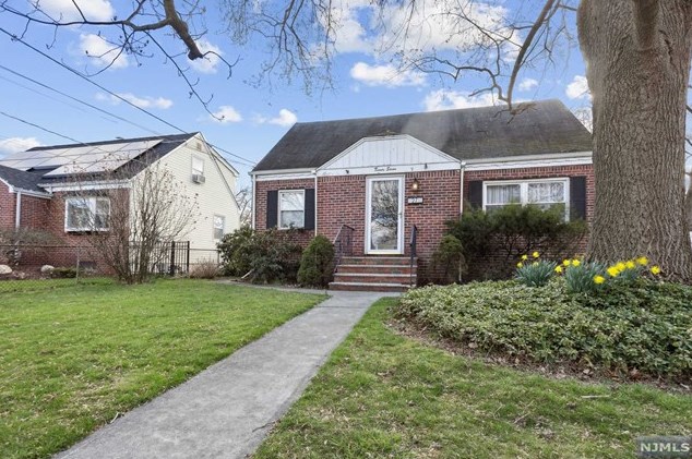 27 Fern Ave, Dumont, NJ 07628