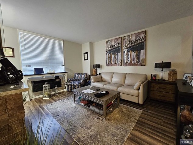 160 Overlook Ave #4e2, Hackensack, NJ 07601