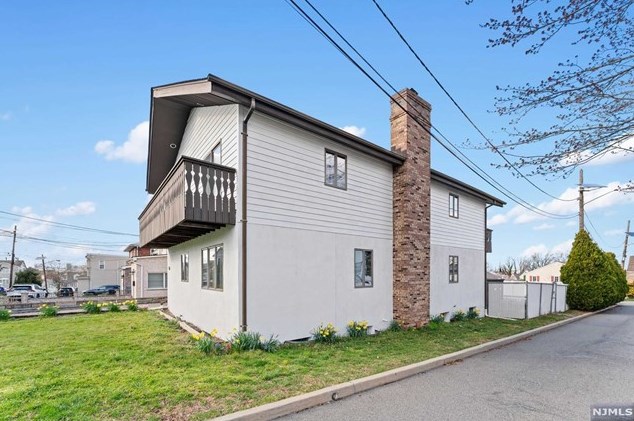 178 Central Ln, Secaucus NJ  07094-4141 exterior