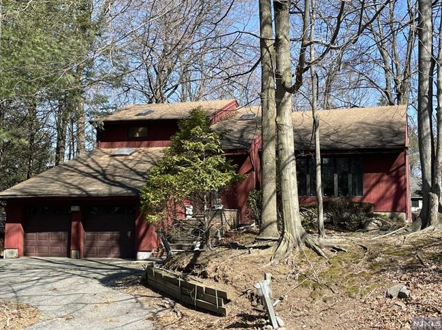99 Old Hook Rd, Closter, NJ 07624