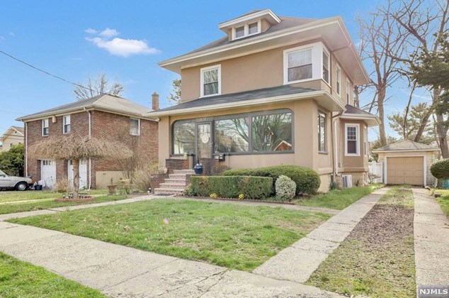 824 Abbott Ave, Ridgefield, NJ 07657