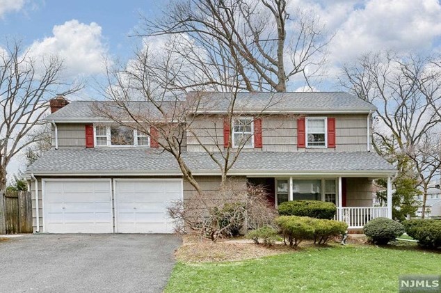 509 Berry Ln, Paramus, NJ 07652