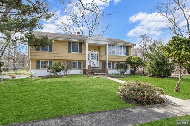 160 Truman Terrace, Paramus, NJ 07652