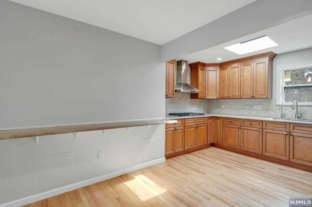 81 Eastview Ave, Mahwah NJ  07430-1211 exterior