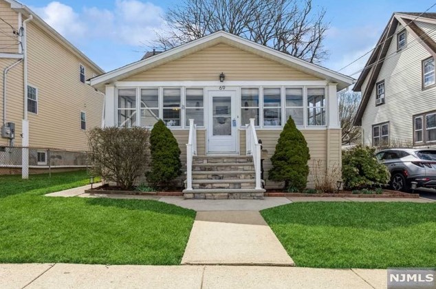 69 Niagara St, Dumont, NJ 07628-3407
