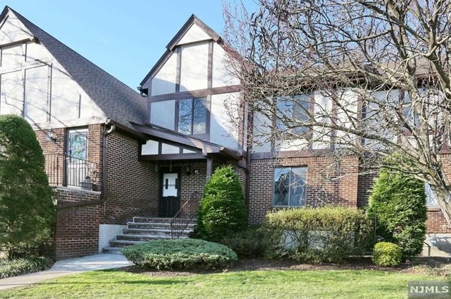 60 Holiday Ct, Westwood, NJ 07675