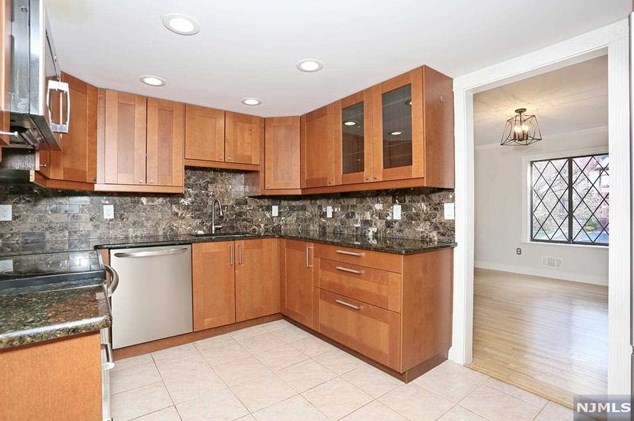 60 Holiday Ct, Westwood NJ  07675-5708 exterior