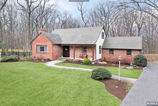 46 Hickory Dr, Oakland, NJ 07436