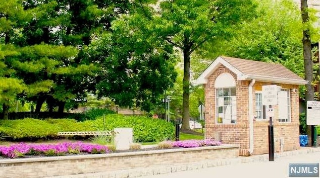 1522 Westgate Dr, West Fort Lee, NJ 07024-2167