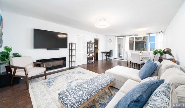 6040 Blvd E #31a, West New York, NJ 07093