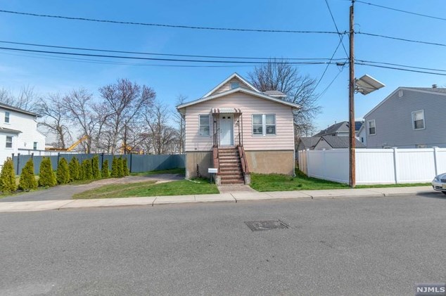 40 Sabina St, Little Ferry, NJ 07643-1743