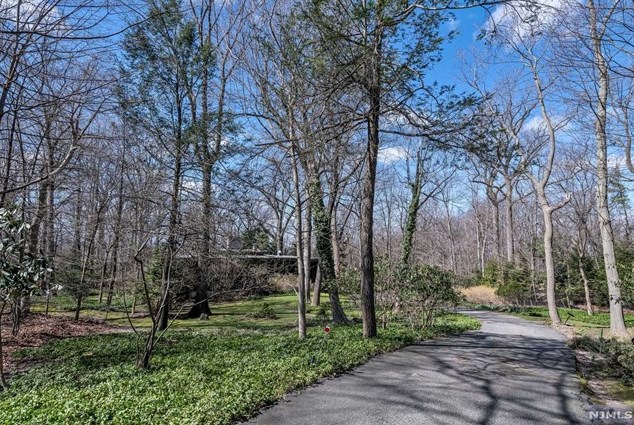 470 Highview Rd, Englewood, NJ 07631-2038