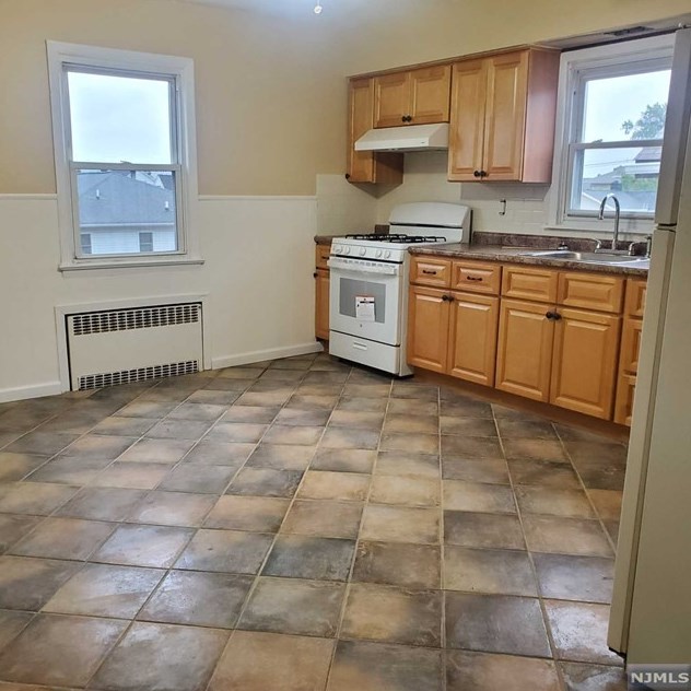 78 Beech St #2nd Floor, Kearny, NJ 07032