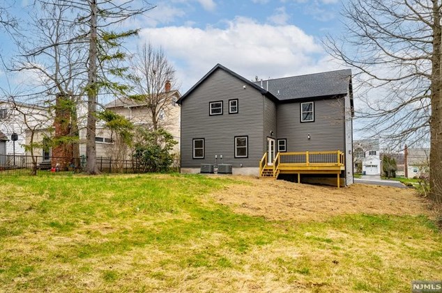 21 Durrell St, Verona, NJ 07044