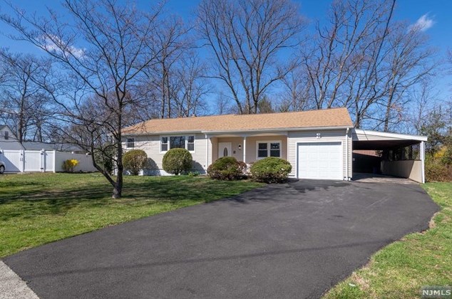 11 Blueberry Ct, Piscataway, NJ 08854