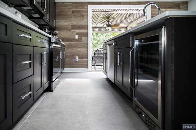 1253 Beaumont Ave, Teaneck NJ  07666-4902 exterior