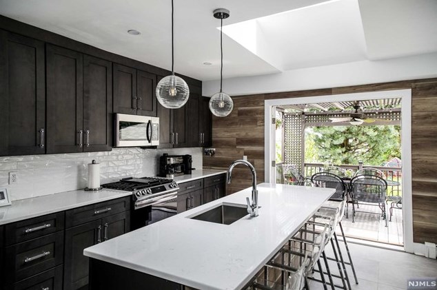 1253 Beaumont Ave, Teaneck, NJ 07666