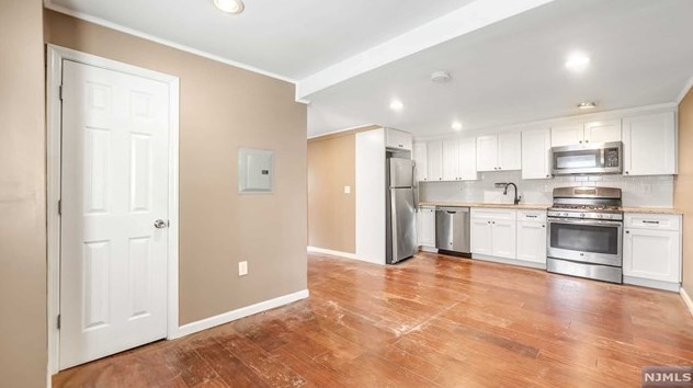 49 Coles St #1, Jersey City, NJ 07302