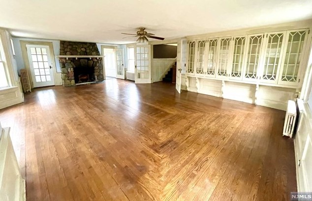 30 Pulis Ave, Franklin Lakes, NJ 07417
