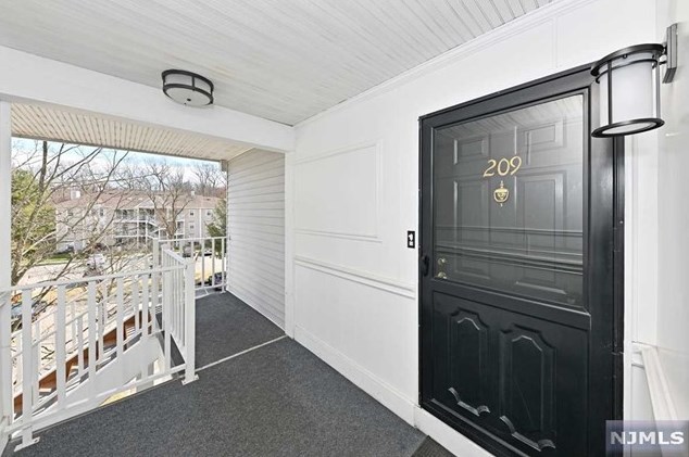 209 Larch Ln, Mahwah, NJ 07430