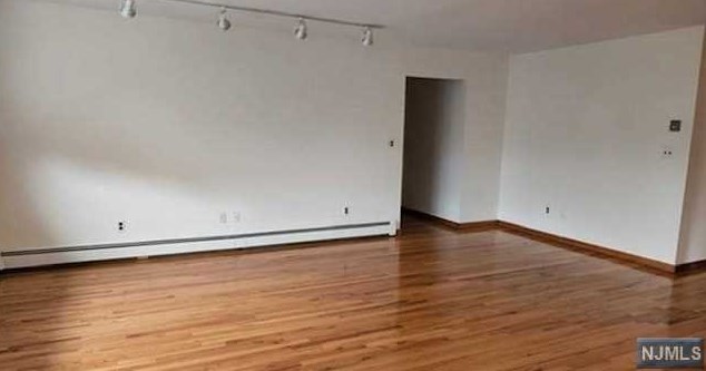 222 Palisades Blvd, Palisades Park, NJ 07650-1200