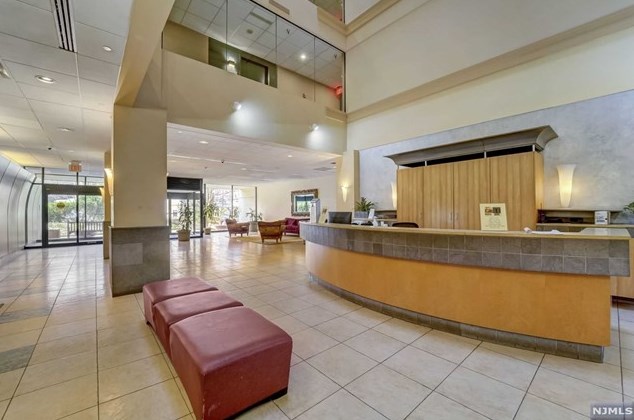 1055 River Rd #202, Edgewater, NJ 07020