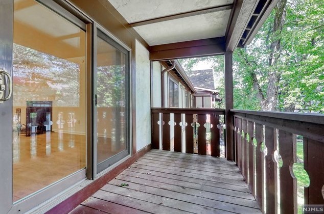 1807 Faulkner Ct, Mahwah NJ  07430-3491 exterior