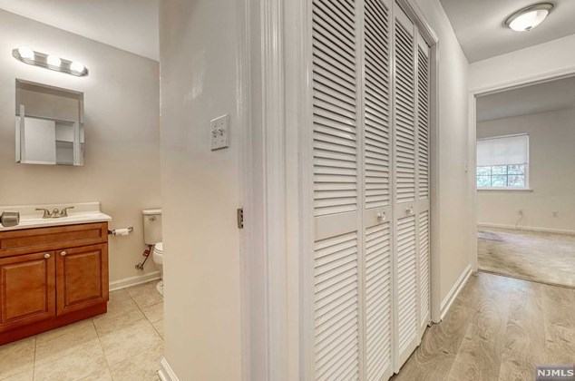 1807 Faulkner Ct, Mahwah NJ  07430-3491 exterior