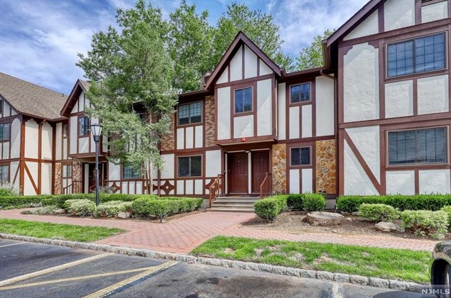 1807 Faulkner Ct, Mahwah NJ  07430-3491 exterior