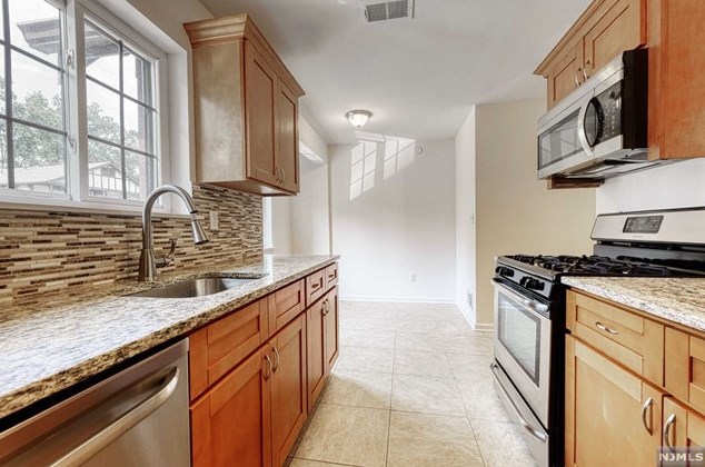 1807 Faulkner Ct, Mahwah NJ  07430-3491 exterior