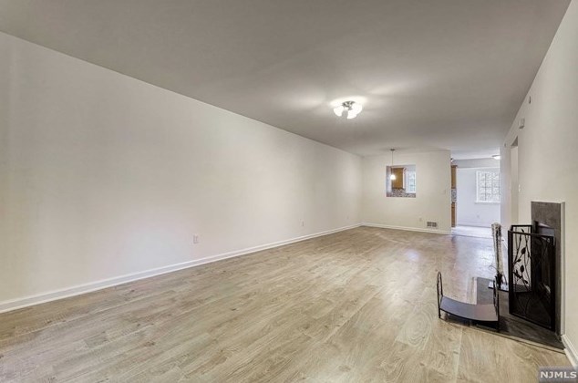 1807 Faulkner Ct, Mahwah NJ  07430-3491 exterior