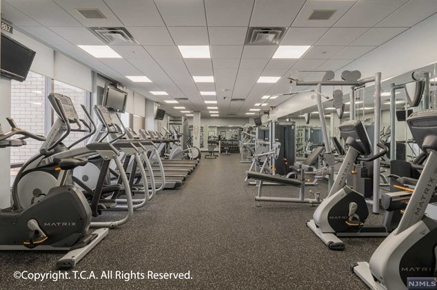 800 Palisade Ave, West Fort Lee NJ 07024-4111 exterior