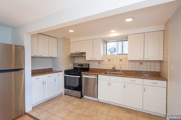 66 Philip Ave, Elmwood Park, NJ 07407