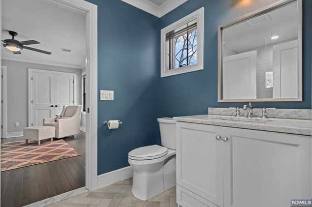 322 South Dr, Paramus NJ  07652-4813 exterior